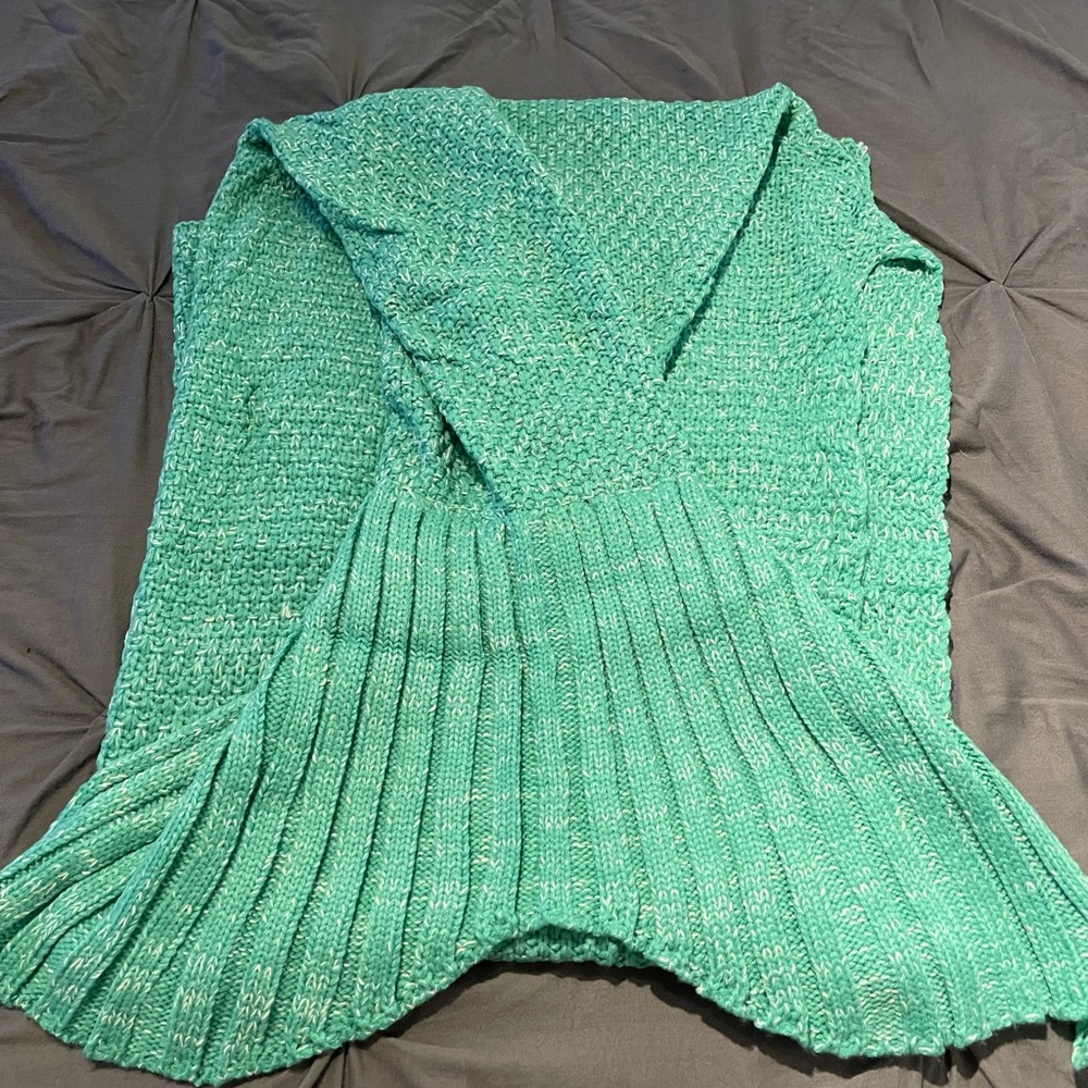 Mermaid tail knitted blanket brand new never used